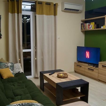 Cozy 2Br Oasis In Central Burgas Esterno foto