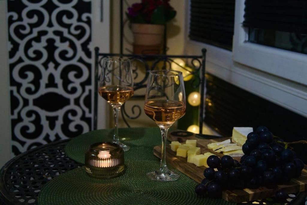 Cozy 2Br Oasis In Central Burgas Esterno foto