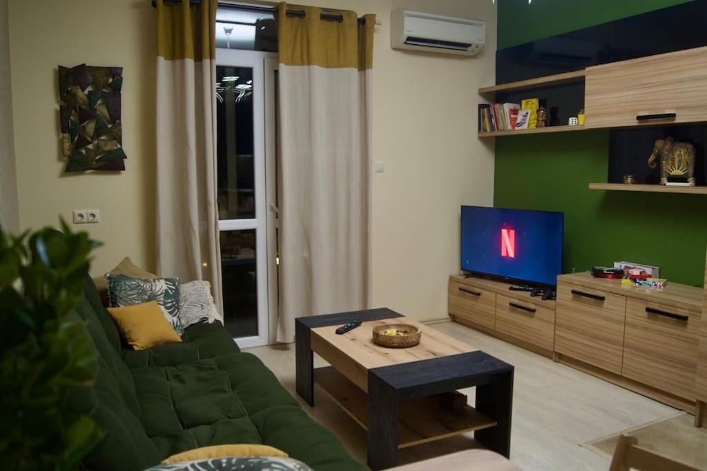 Cozy 2Br Oasis In Central Burgas Esterno foto