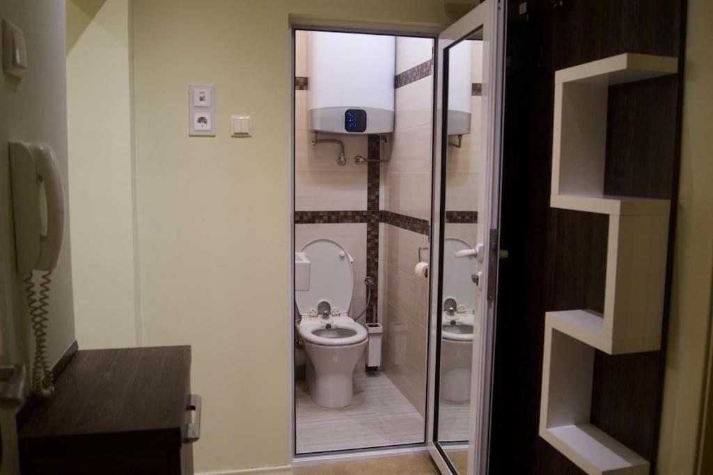 Cozy 2Br Oasis In Central Burgas Esterno foto