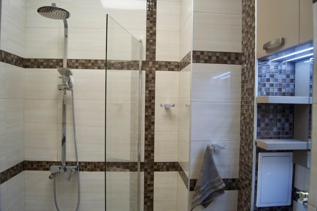 Cozy 2Br Oasis In Central Burgas Esterno foto