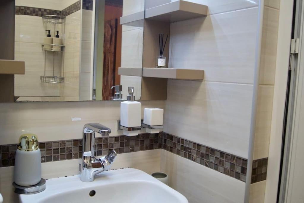 Cozy 2Br Oasis In Central Burgas Esterno foto