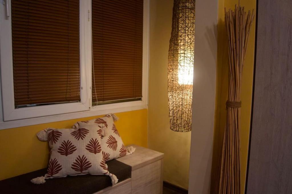 Cozy 2Br Oasis In Central Burgas Esterno foto