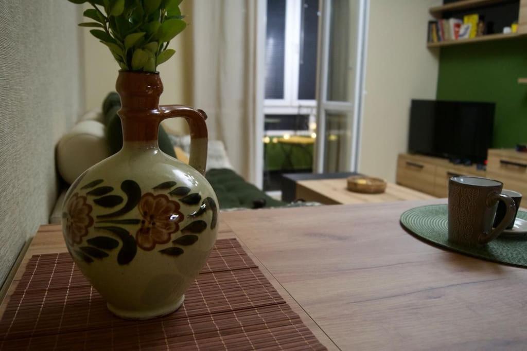 Cozy 2Br Oasis In Central Burgas Esterno foto